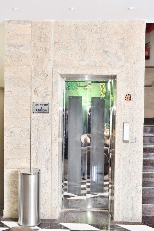 Hotel The Heera Divine Kanpur Exterior foto