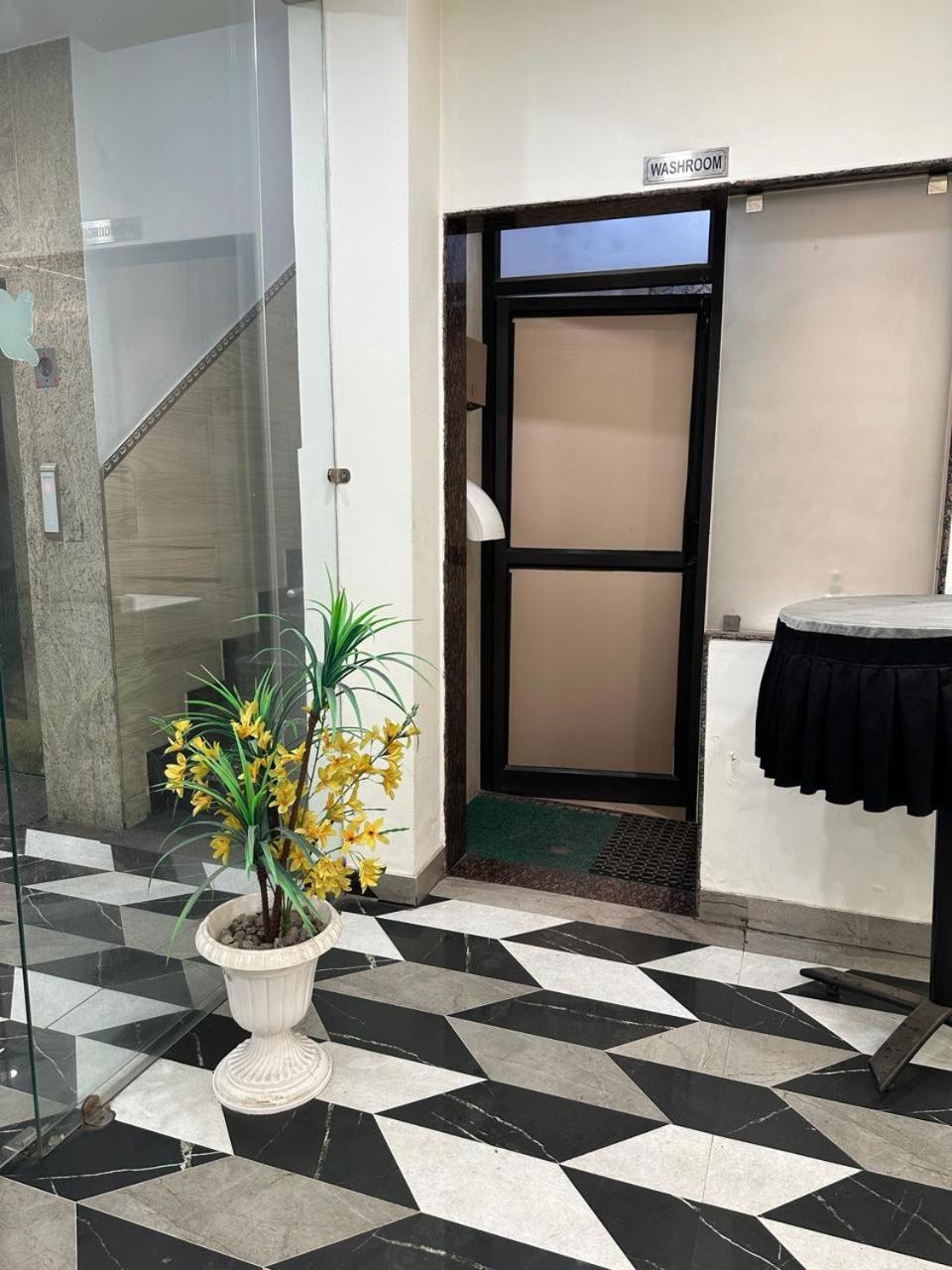 Hotel The Heera Divine Kanpur Exterior foto