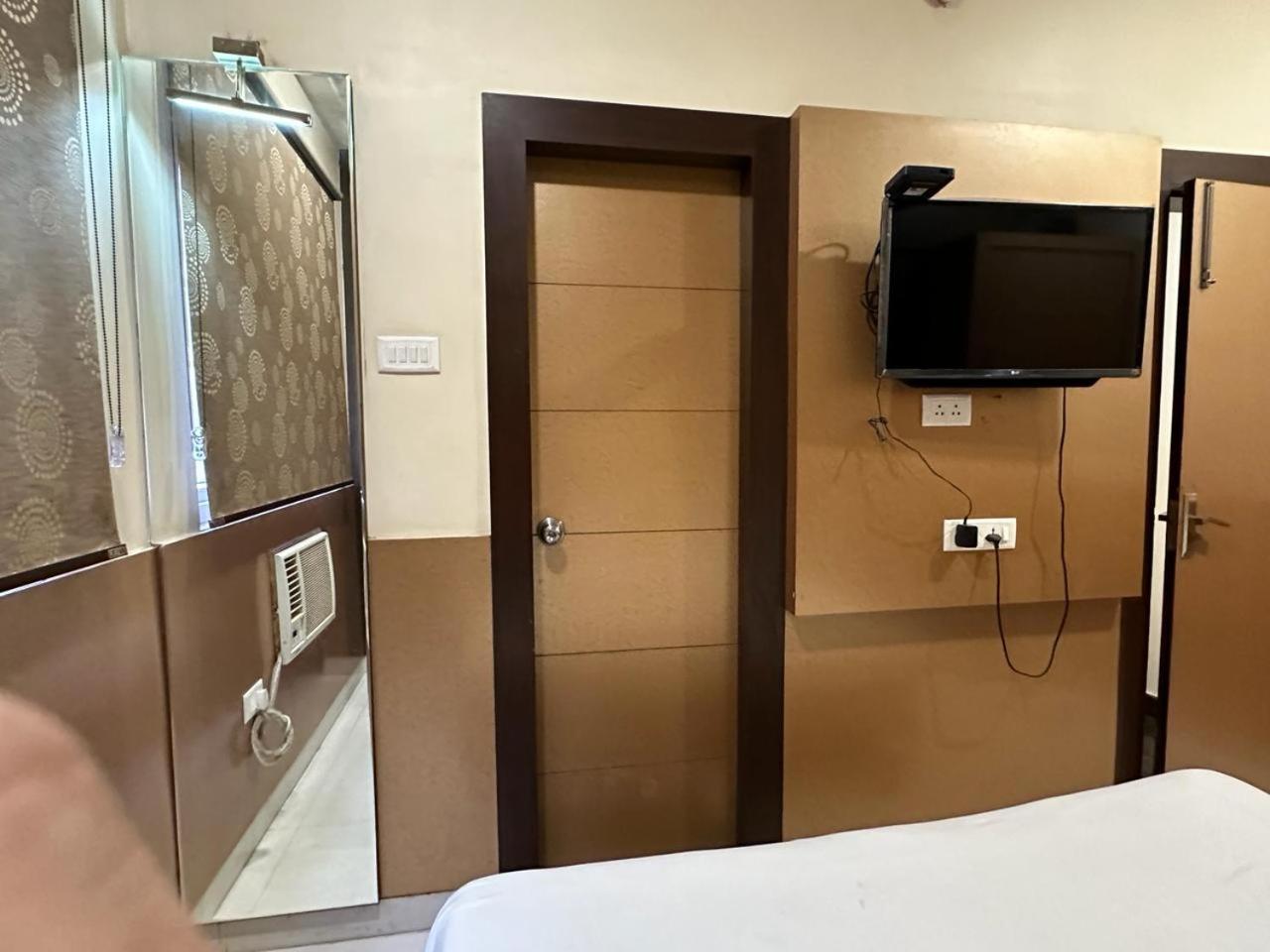 Hotel The Heera Divine Kanpur Exterior foto