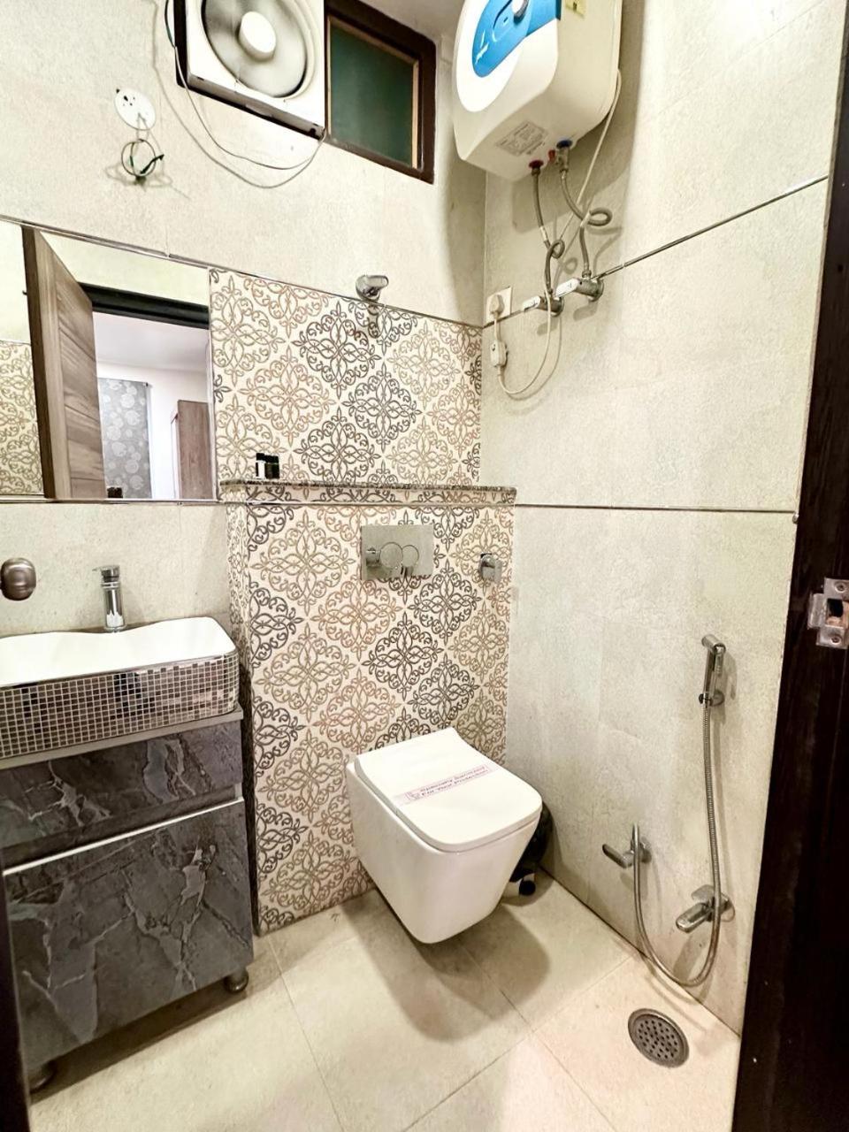 Hotel The Heera Divine Kanpur Exterior foto