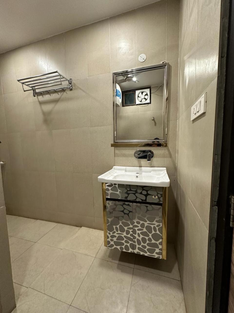 Hotel The Heera Divine Kanpur Exterior foto