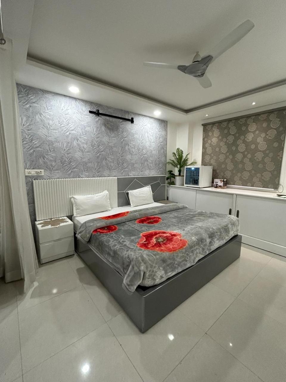 Hotel The Heera Divine Kanpur Exterior foto