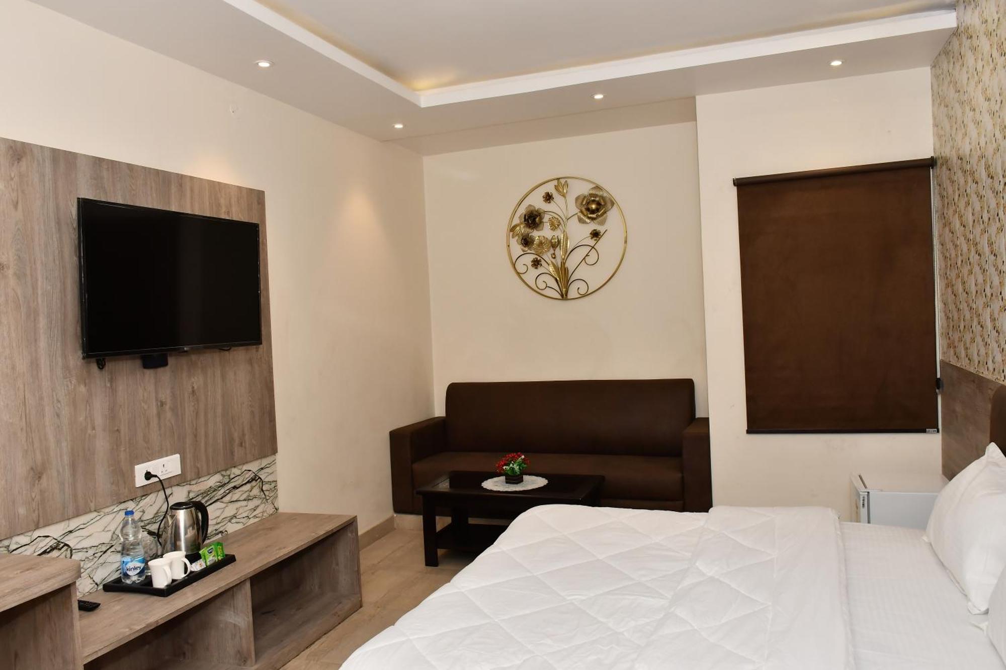Hotel The Heera Divine Kanpur Exterior foto